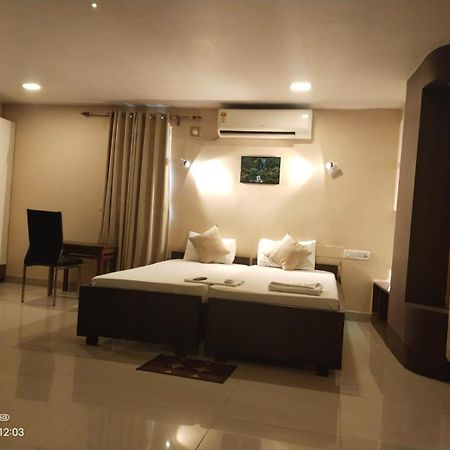 Hotel Eastern Plaza Calcutta Buitenkant foto