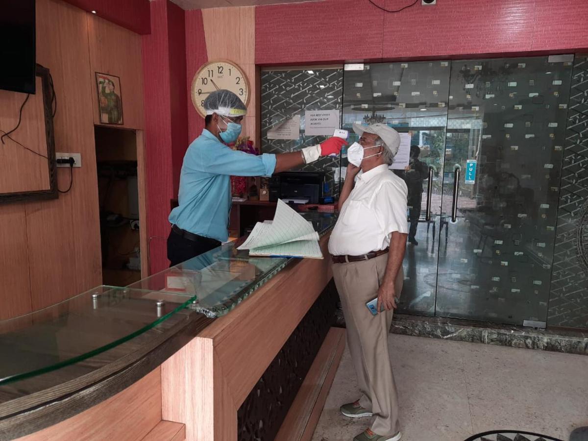 Hotel Eastern Plaza Calcutta Buitenkant foto