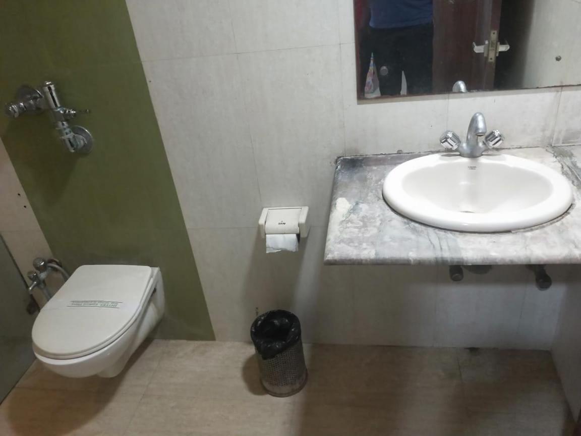 Hotel Eastern Plaza Calcutta Buitenkant foto