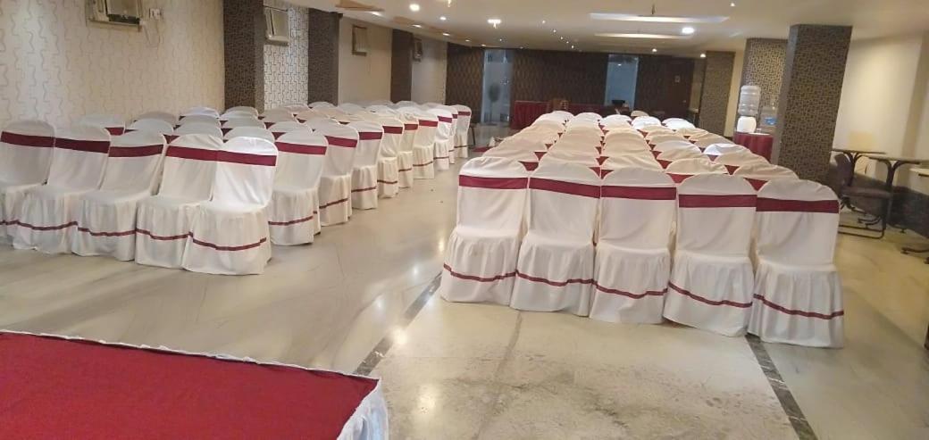 Hotel Eastern Plaza Calcutta Buitenkant foto