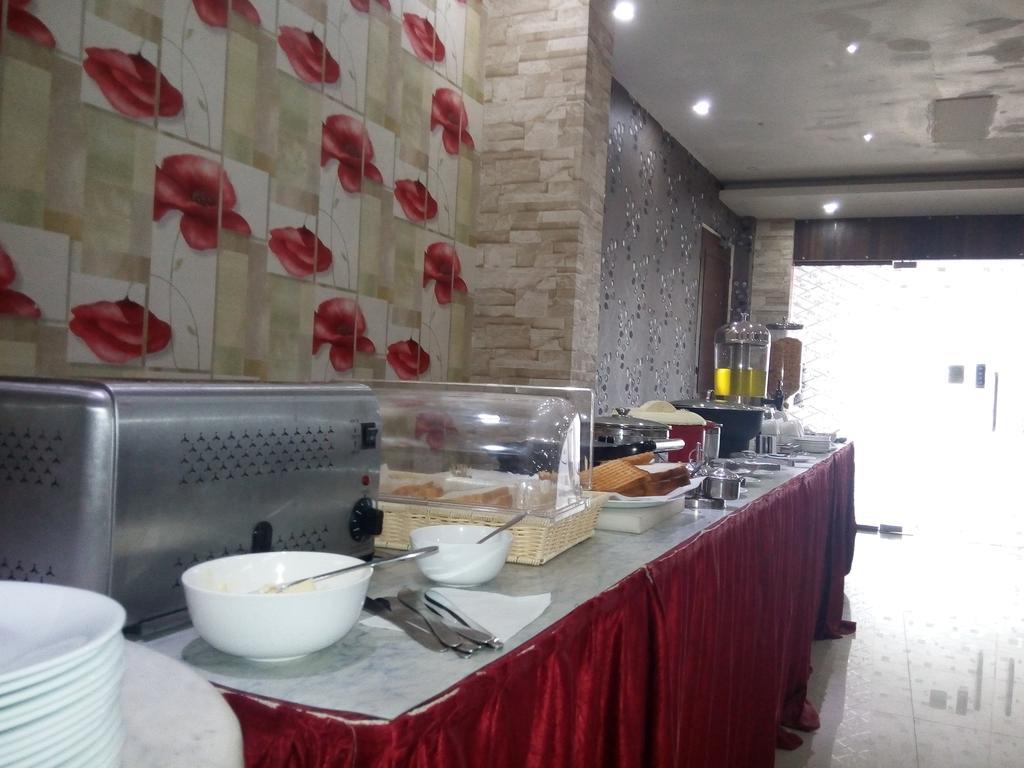 Hotel Eastern Plaza Calcutta Buitenkant foto