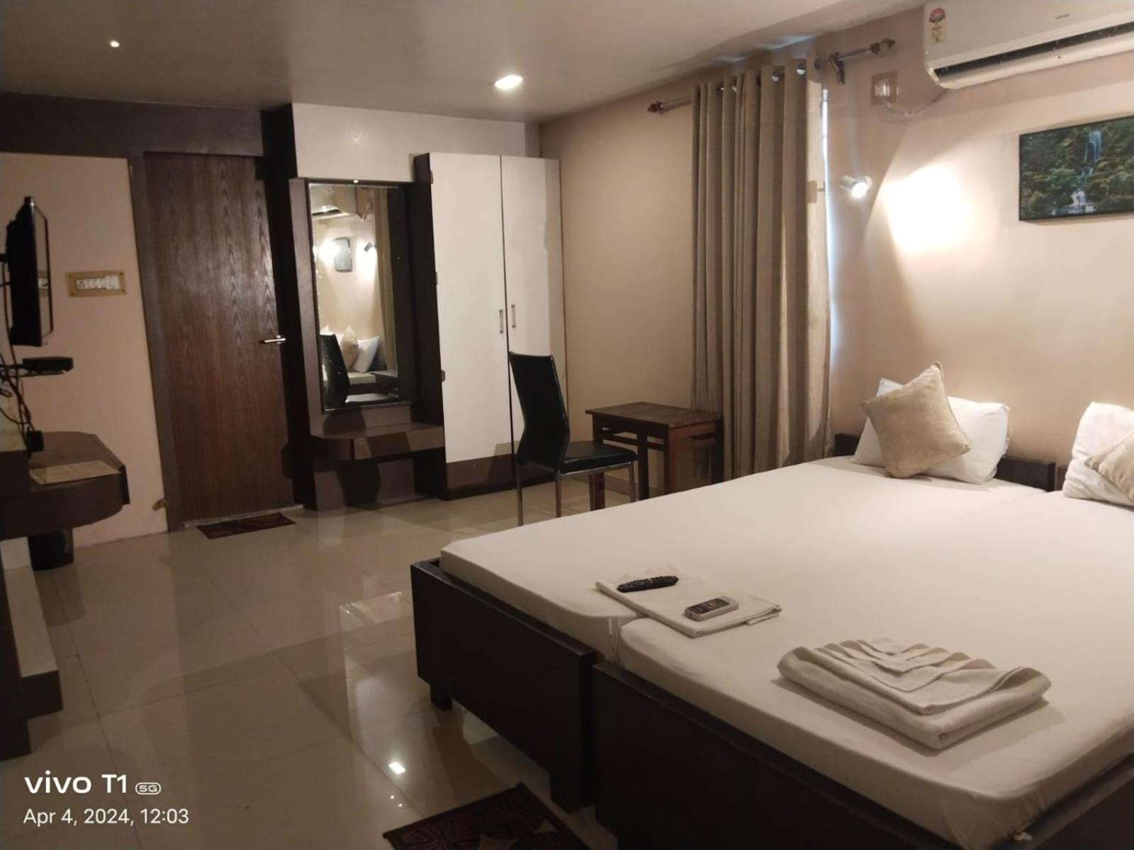 Hotel Eastern Plaza Calcutta Buitenkant foto