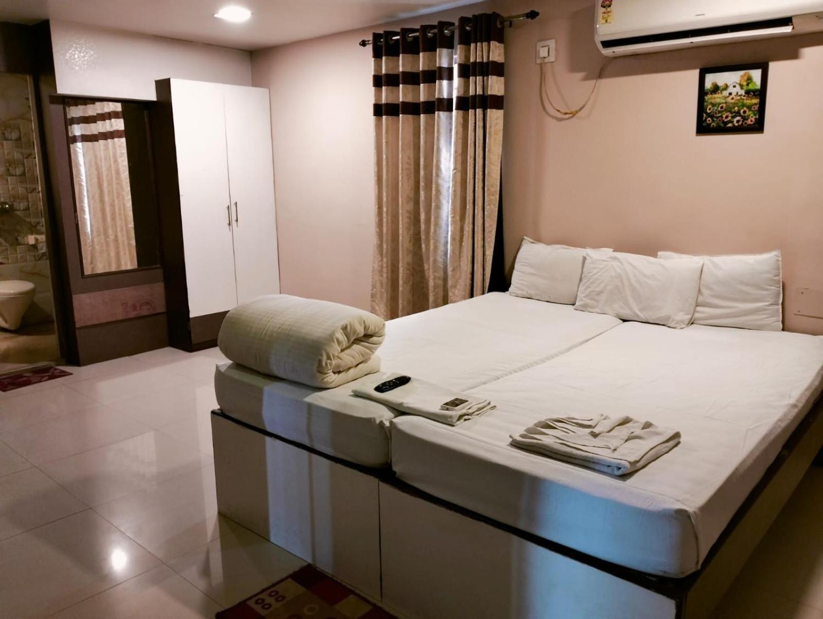 Hotel Eastern Plaza Calcutta Buitenkant foto
