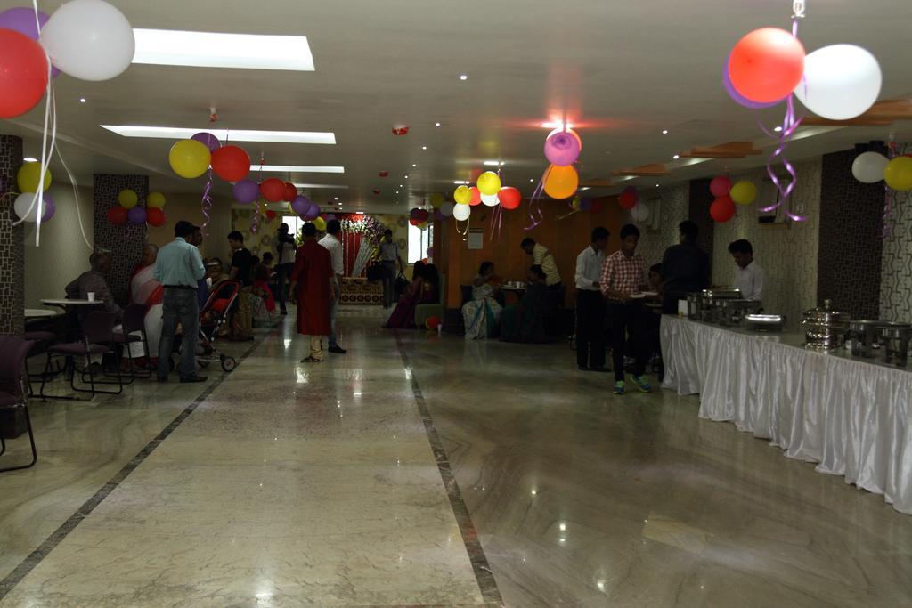 Hotel Eastern Plaza Calcutta Buitenkant foto