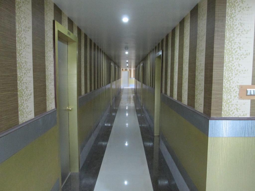 Hotel Eastern Plaza Calcutta Buitenkant foto