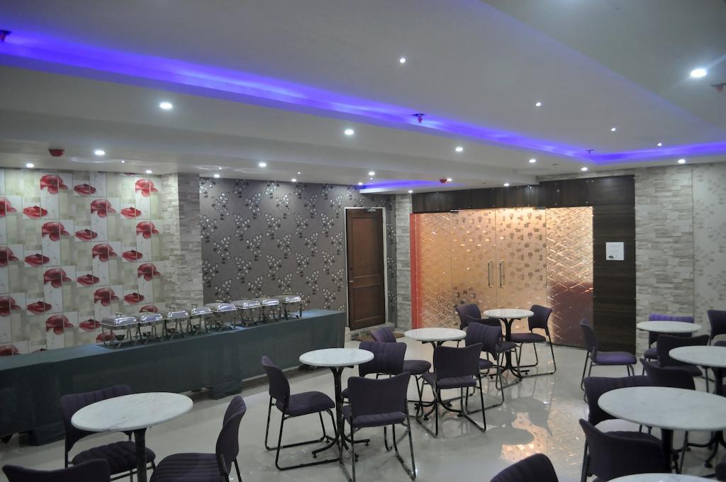 Hotel Eastern Plaza Calcutta Buitenkant foto