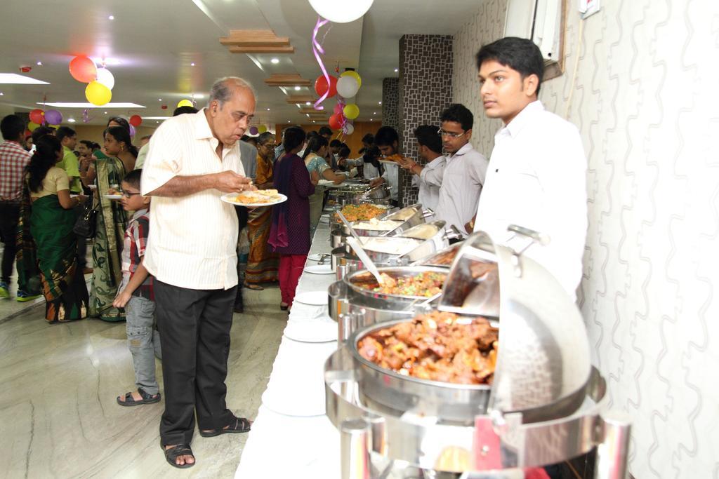 Hotel Eastern Plaza Calcutta Buitenkant foto