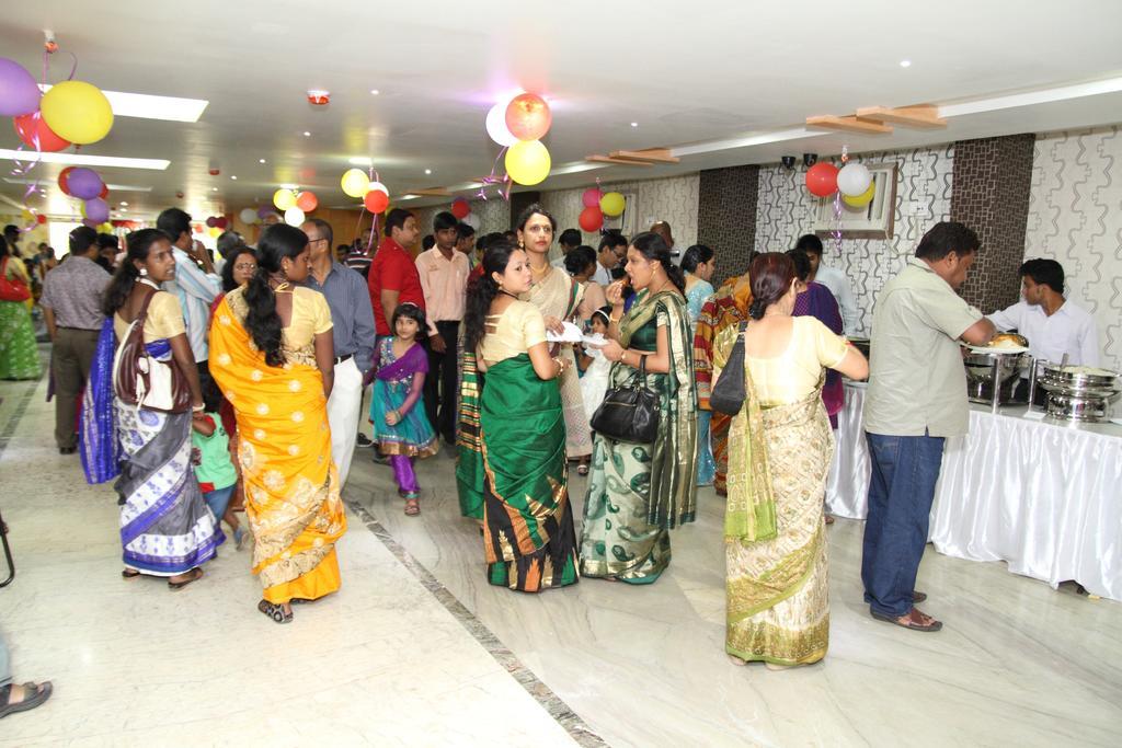 Hotel Eastern Plaza Calcutta Buitenkant foto