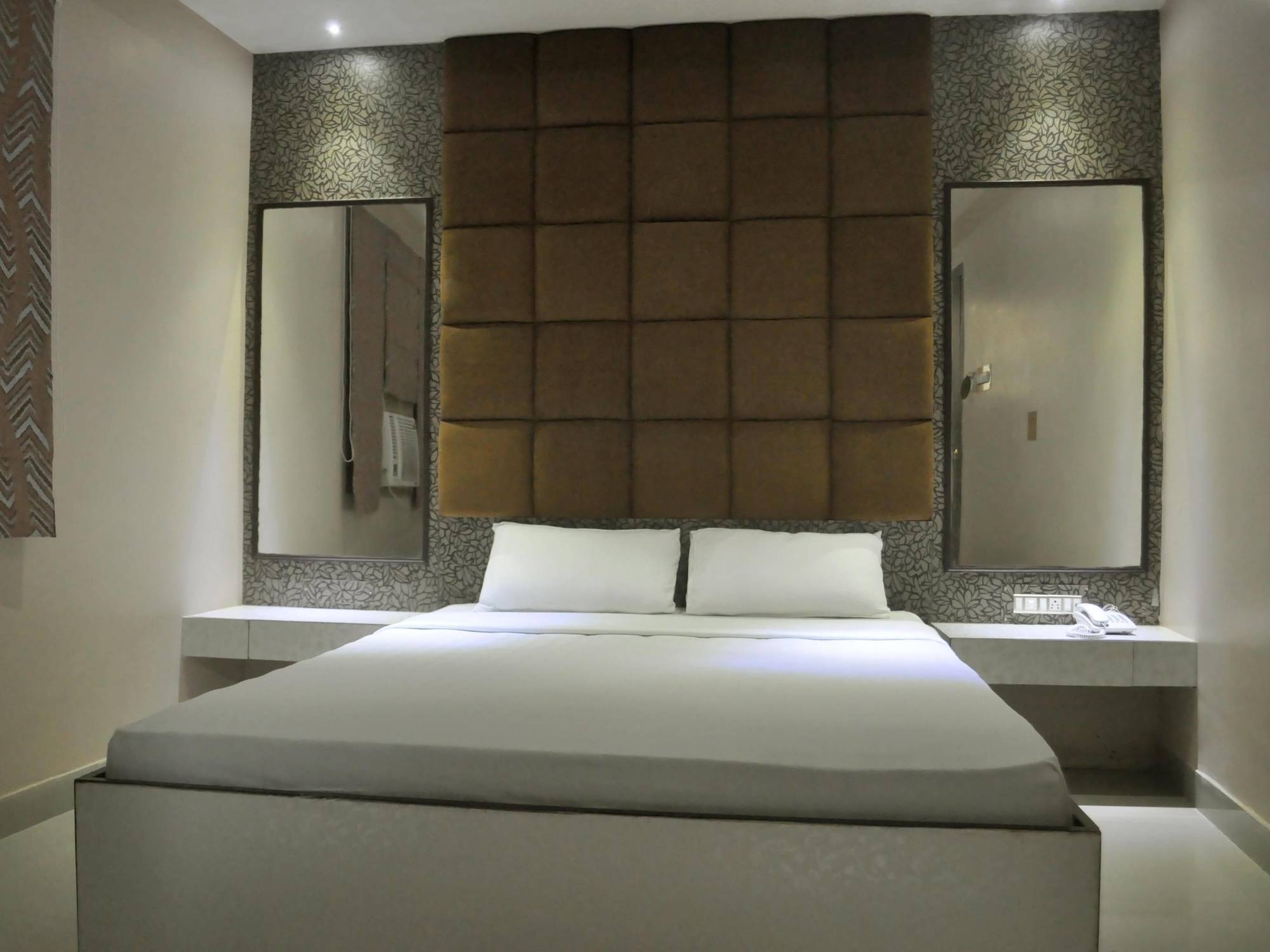 Hotel Eastern Plaza Calcutta Buitenkant foto