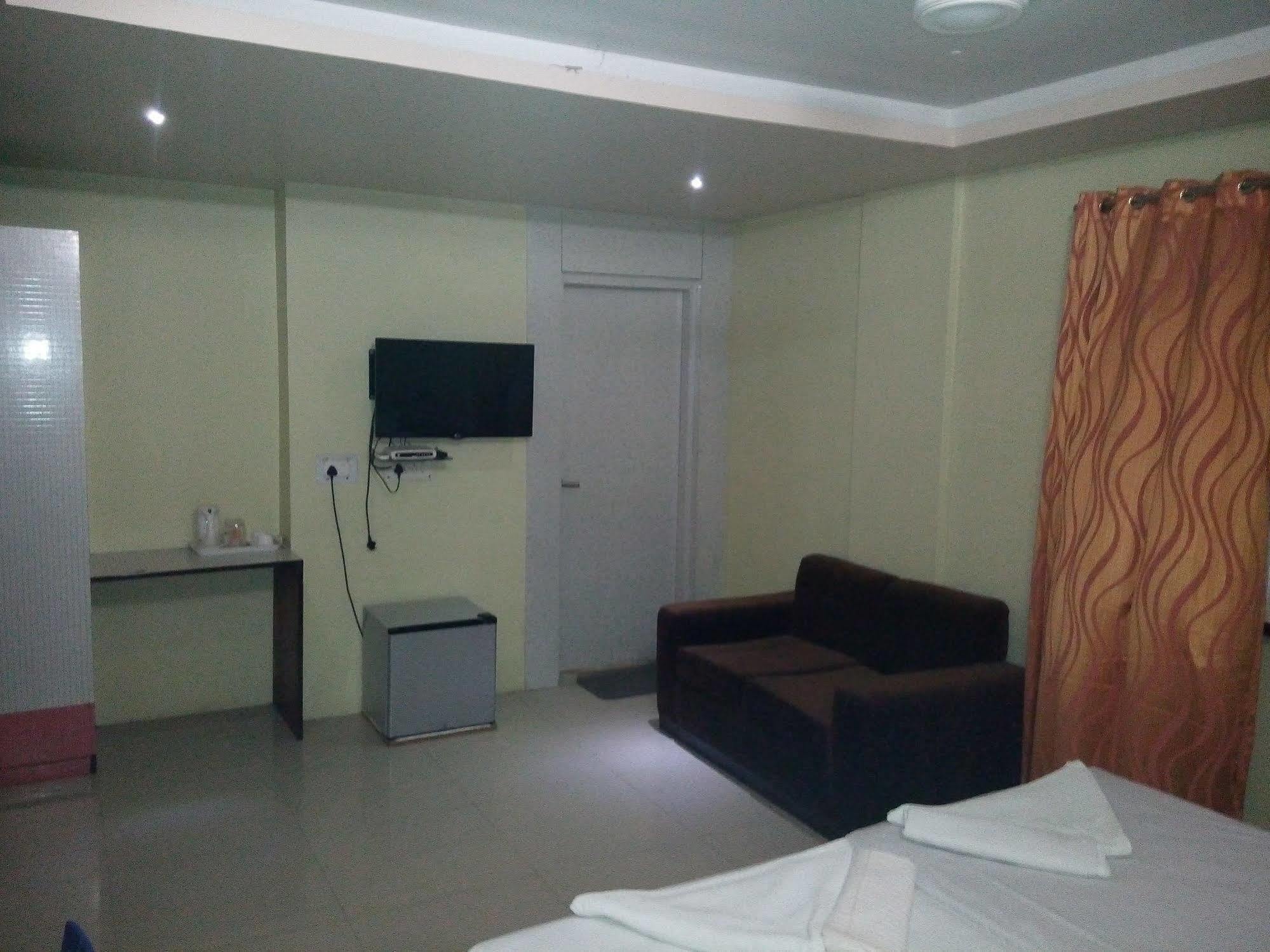 Hotel Eastern Plaza Calcutta Buitenkant foto