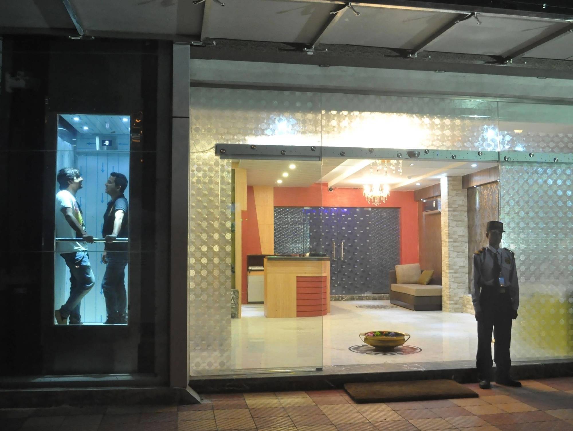 Hotel Eastern Plaza Calcutta Buitenkant foto