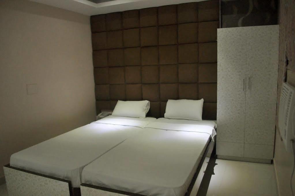 Hotel Eastern Plaza Calcutta Buitenkant foto